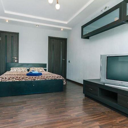 Apartments On Henerala Zhmachenka Киев Екстериор снимка