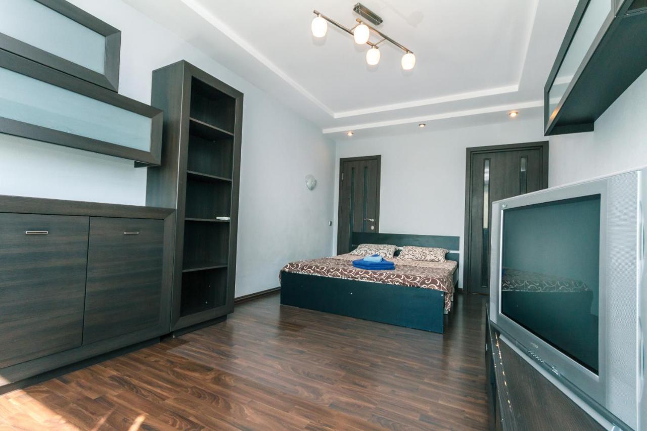 Apartments On Henerala Zhmachenka Киев Екстериор снимка